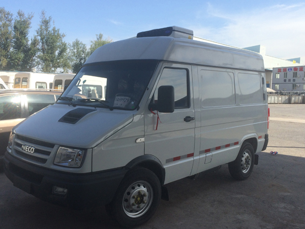 依維柯大面包車